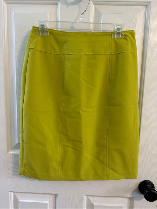 Worthington Woman Dresses & Skirts - 0155 Worthington Lime Green Stretch Pencil Skirt size 6